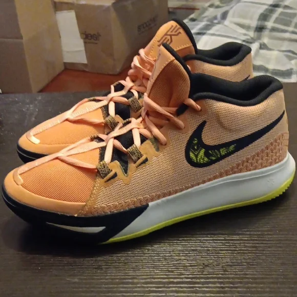 Nike Kyrie Flytrap 6 Orange Trance Yellow Strike Mens SZ 10 Womens SZ 11.5 NWOT - Picture 2 of 9